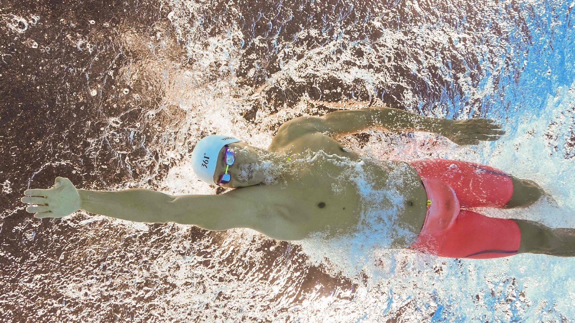 哈兰德晒自拍幽默调侃世界杯死亡之组,抽签结果引发全球热议